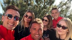 Milik e Zielinski in dolce compagnia: Jessica e Laura accompagnano gli azzurri in ritiro