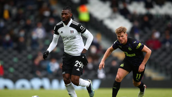 LONDON, ENGLAND - MAY 23: Andre-Frank Zambo Anguissa of Fulham in action with Matt Ritchie of Newcastle United during the Premier League match between Fulham and Newcastle United at Craven Cottage on May 23, 2021 in London, United Kingdom. (Photo by Marc Atkins/Getty Images) 