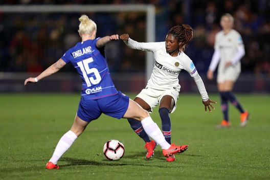 KINGSTON UPON THAMES, ENGLAND - MARCH 21: Bethany England of Chelsea tackles Aminata Diallo of PSG during the UEFA Women's Champions League Quarter Final First Leg match between Chelsea Women and Paris Saint-Germain Women at Kingsmeadow on March 21, 2019 in Kingston upon Thames, England. (Photo by James Chance/Getty Images) KINGSTON UPON THAMES, ENGLAND - MARCH 21: Bethany England of Chelsea tackles Aminata Diallo of PSG during the UEFA Women's Champions League Quarter Final First Leg match between Chelsea Women and Paris Saint-Germain Women at Kingsmeadow on March 21, 2019 in Kingston upon Thames, England. (Photo by James Chance/Getty Images)