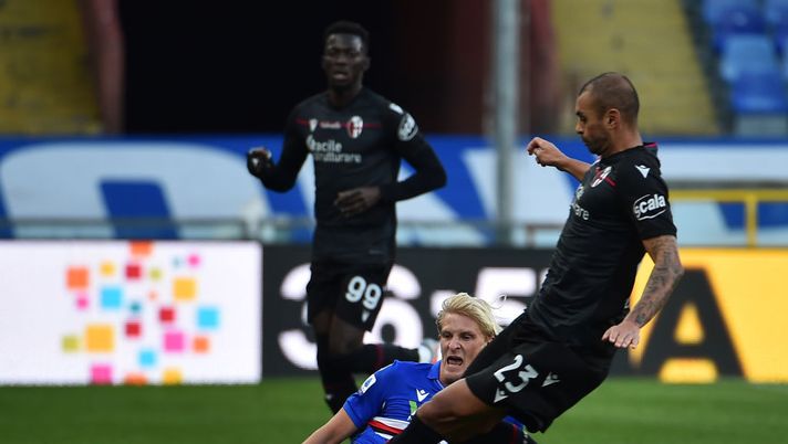 GENOA, ITALY - NOVEMBER 22: Morten Thorsby of UC Samdoria battle for the ball with Danilo of Bologna FC during the Serie A match between UC Sampdoria and Bologna FC at Stadio Luigi Ferraris on November 22, 2020 in Genoa, Italy. (Photo by Paolo Rattini/Getty Images) 