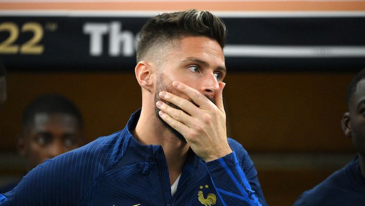 LUSAIL CITY, QATAR - DECEMBER 18: Olivier Giroud of France looks dejected after the team's defeat via a penalty shoot out loss during the FIFA World Cup Qatar 2022 Final match between Argentina and France at Lusail Stadium on December 18, 2022 in Lusail City, Qatar. (Photo by Dan Mullan/Getty Images) Giroud, cosa filtra. Ct Francia: “Girata la caviglia, non riusciva a continuare” - immagine 1