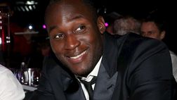 Lukaku vuole tornare in forma per l’Inter: eccolo mentre arriva al centro sportivo del Man United
