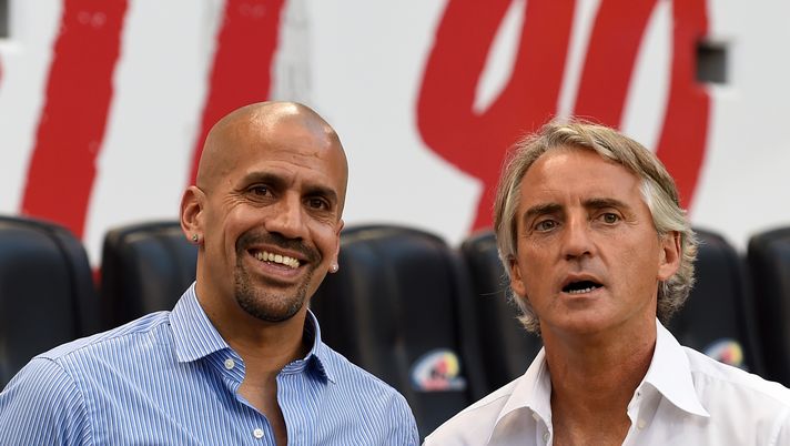 HARRISON, NJ - JULY 27: Head coach FC Internazionale Roberto Mancini (R) and President Estudiantes Juan Sebastian Veron chat before the friendly match between FC Internazionale and Estudiantes at Red Bull Arena on July 27, 2016 in Harrison, United States. (Photo by Claudio Villa - Inter/Inter via Getty Images) HARRISON, NJ - JULY 27: Head coach FC Internazionale Roberto Mancini (R) and President Estudiantes Juan Sebastian Veron chat before the friendly match between FC Internazionale and Estudiantes at Red Bull Arena on July 27, 2016 in Harrison, United States. (Photo by Claudio Villa - Inter/Inter via Getty Images)