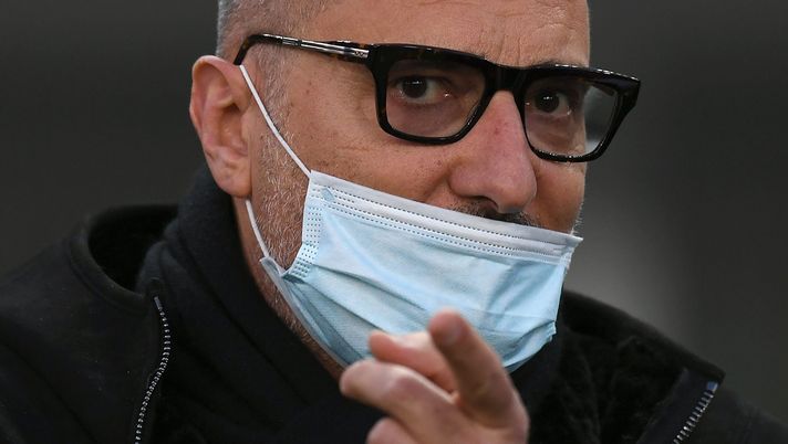 VERONA, ITALY - APRIL 20:Maurizio Setti President of Hellas Verona  gestures during the Serie A match between Hellas Verona FC  and ACF Fiorentina at Stadio Marcantonio Bentegodi on April 20, 2021 in Verona, Italy. (Photo by Alessandro Sabattini/Getty Images)  Calcio-Covid, Setti: “Ci sono milioni in ballo, bisogna giocare” - immagine 1