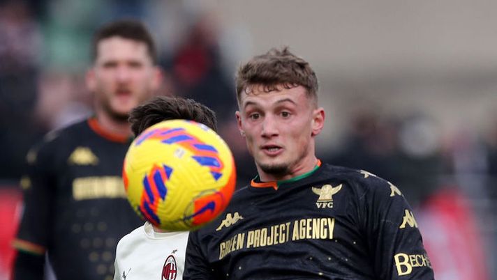 VENICE, ITALY - JANUARY 09: Maicheal Cuisance of Venezia during the Serie A match between Venezia FC v AC Milan at Stadio Pier Luigi Penzo on January 09, 2022 in Venice, Italy. (Photo by Maurizio Lagana/Getty Images) Venezia, lesione muscolare per Cuisance: i tempi di recupero per lui, Busio e Johnsen - immagine 1