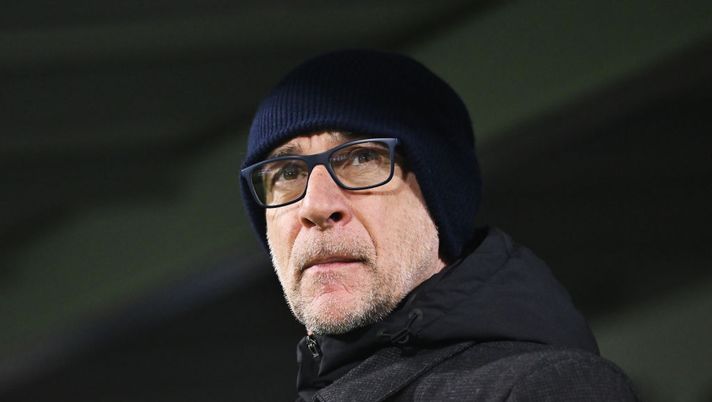 BOLOGNA, ITALY - JANUARY 23: Davide Ballardini, Head Coach of US Cremonese, looks on prior to the Serie A match between Bologna FC and US Cremonese at Stadio Renato Dall'Ara on January 23, 2023 in Bologna, Italy. (Photo by Alessandro Sabattini/Getty Images) Cremonese, Ballardini: “Serve fare grandi partite per meritare qualcosa in più” - immagine 1