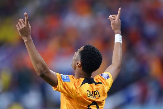 DOHA, QATAR - NOVEMBER 25: Cody Gakpo of Netherlands celebrates after scoring their team's first goal during the FIFA World Cup Qatar 2022 Group A match between Netherlands and Ecuador at Khalifa International Stadium on November 25, 2022 in Doha, Qatar. (Photo by Laurence Griffiths/Getty Images) Gakpo, l’anti – Haaland: ed è pronto raggiungerlo e sfidarlo Manchester…- immagine 2