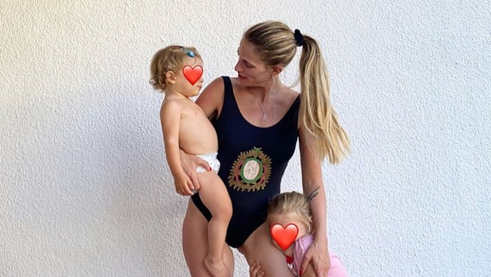 “Sei grande papà”, la moglie appassionata di motocross e le figlie scrivono a Nicolò Barella “Sei grande papà”, la moglie appassionata di motocross e le figlie scrivono a Nicolò Barella