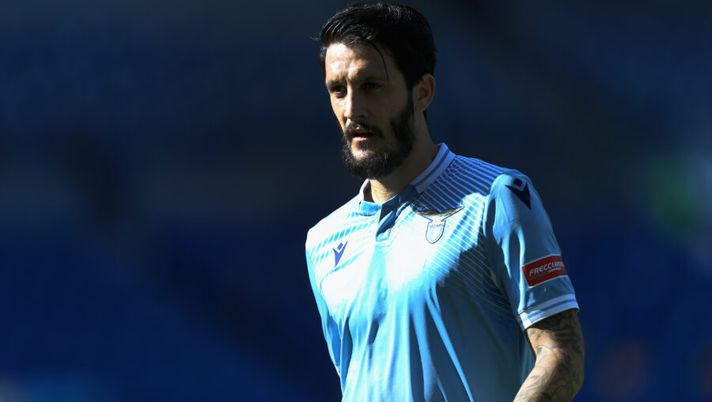ROME, ITALY - NOVEMBER 08: Luis Alberto of SS Lazio looks on during the Serie A match between SS Lazio and Juventus at Stadio Olimpico on November 8, 2020 in Rome, Italy. (Photo by Paolo Bruno/Getty Images) Luis Alberto dopo l’operazione: “Sto già recuperando, presto sarò in campo” - immagine 1
