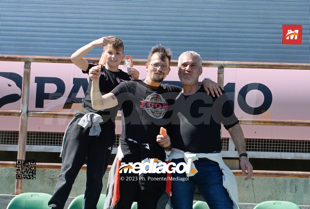 FOTOTIFO Palermo-Benevento 1-1, gli scatti ai tifosi al “Renzo Barbera” (Gallery) - immagine 30