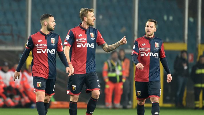 GENOA, GE - MARCH 11: Luca Rigoni of Genoa asks the referee Fabbri if the goal is awarded during the serie A match between Genoa CFC and AC Milan at Stadio Luigi Ferraris on March 11, 2018 in Genoa, Italy. (Photo by Paolo Rattini/Getty Images) GENOA, GE - MARCH 11: Luca Rigoni of Genoa asks the referee Fabbri if the goal is awarded during the serie A match between Genoa CFC and AC Milan at Stadio Luigi Ferraris on March 11, 2018 in Genoa, Italy. (Photo by Paolo Rattini/Getty Images)