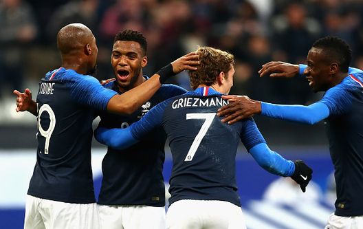 Calciomercato Lazio, Lemar festeggia con i compagni di Nazionale Calciomercato Lazio, Lemar festeggia con i compagni di Nazionale