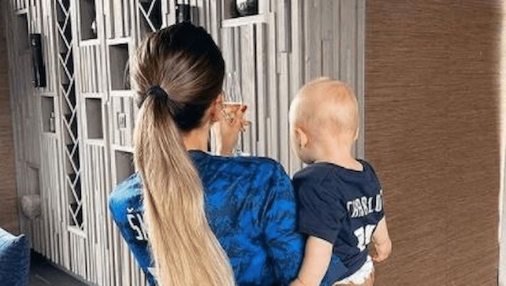 Euro2020, Skriniar in campo contro la Polonia: Barbora fa il tifo da casa  Euro2020, Skriniar in campo contro la Polonia: Barbora fa il tifo da casa