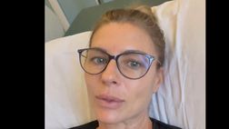 VIDEO / Martina Colombari: “Operata d’urgenza all’addome, oggi mi dimettono”