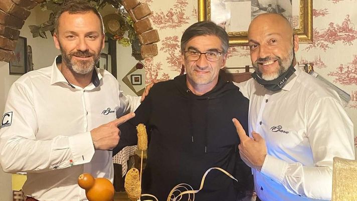 Nelle Langhe dopo il derby: camminata e trattoria per Ivan Juric Nelle Langhe dopo il derby: camminata e trattoria per Ivan Juric - immagine 1