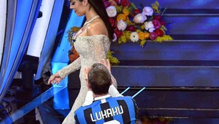 La maglia di Lukaku "dietro" quella della Juventus: proprio sotto gli occhi di Georgina... 