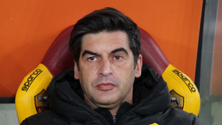ROME, ITALY - JANUARY 19: Paulo Fonseca, Head Coach of Roma looks on during the Coppa Italia match between AS Roma and AC Spezia at Olimpico Stadium on January 19, 2021 in Rome, Italy. Sporting stadiums around Italy remain under strict restrictions due to the Coronavirus Pandemic as Government social distancing laws prohibit fans inside venues resulting in games being played behind closed doors. (Photo by Paolo Bruno/Getty Images) Fonseca: “Infortunio Dzeko, ora sarà da valutare: penso che non sia grave” - immagine 1