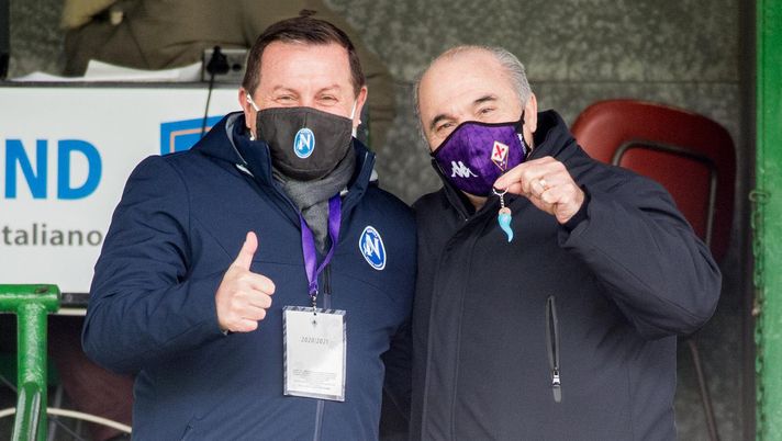 Napoli Femminile, curioso incontro tra Carlino e Commisso: il patron viola ha ricevuto in dono un “cornetto” | FOTO 