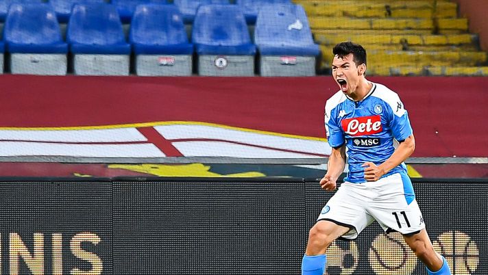 GENOA, ITALY - JULY 08: Hirving Lozano of Napoli celebrates after scoring a goal during the Serie A match between Genoa CFC and SSC Napoli at Stadio Luigi Ferraris on July 8, 2020 in Genoa, Italy. (Photo by Paolo Rattini/Getty Images) GENOA, ITALY - JULY 08: Hirving Lozano of Napoli celebrates after scoring a goal during the Serie A match between Genoa CFC and SSC Napoli at Stadio Luigi Ferraris on July 8, 2020 in Genoa, Italy. (Photo by Paolo Rattini/Getty Images)