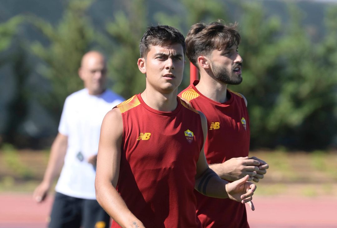 Ritiro Roma, allenamento pomeridiano: primo in gruppo per Dybala – FOTO GALLERY - immagine 27
