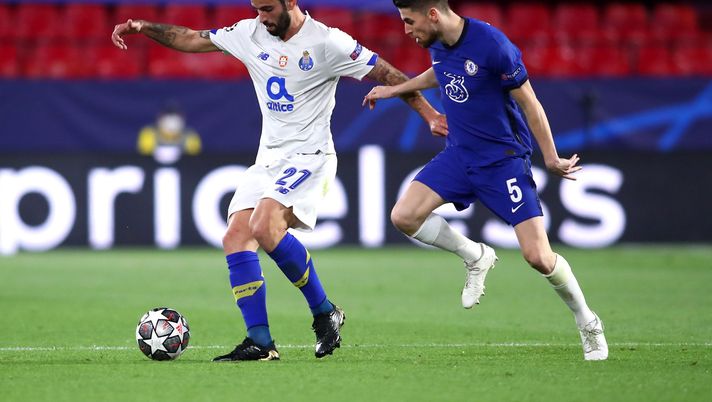 SEVILLE, SPAIN - APRIL 13: Sergio Oliveira of Porto and Jorginho of Chelsea battle for the ball during the UEFA Champions League Quarter Final Second Leg match between Chelsea FC and FC Porto at Estadio Ramon Sanchez Pizjuan on April 13, 2021 in Seville, Spain. Sporting stadiums around Spain remain under strict restrictions due to the Coronavirus Pandemic as Government social distancing laws prohibit fans inside venues resulting in games being played behind closed doors. (Photo by Fran Santiago/Getty Images) SEVILLE, SPAIN - APRIL 13: Sergio Oliveira of Porto and Jorginho of Chelsea battle for the ball during the UEFA Champions League Quarter Final Second Leg match between Chelsea FC and FC Porto at Estadio Ramon Sanchez Pizjuan on April 13, 2021 in Seville, Spain. Sporting stadiums around Spain remain under strict restrictions due to the Coronavirus Pandemic as Government social distancing laws prohibit fans inside venues resulting in games being played behind closed doors. (Photo by Fran Santiago/Getty Images)