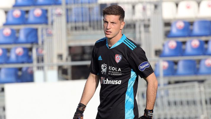 CAGLIARI, ITALY - NOVEMBER 07: Alessio Cragno of Caglairi reacts  
 during the Serie A match between Cagliari Calcio and UC Sampdoria at Sardegna Arena on November 07, 2020 in Cagliari, Italy. (Photo by Enrico Locci/Getty Images) 
