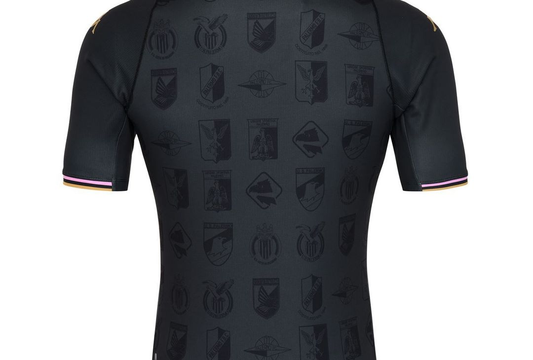 FOTO Palermo, maglia nera e oro con loghi storici: il nuovo special kit (Gallery) - immagine 8