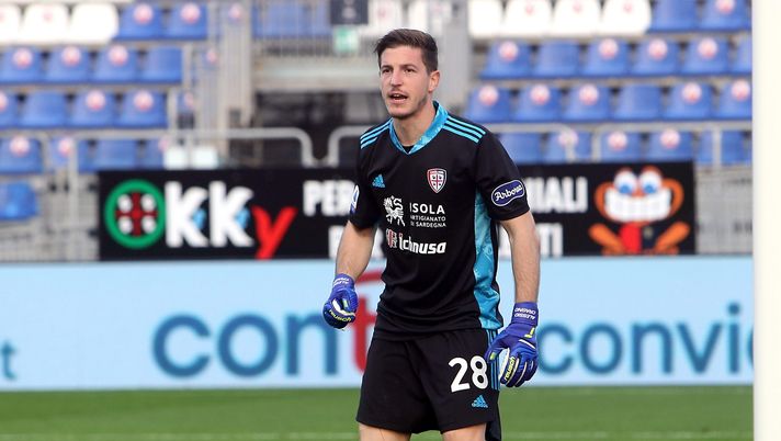CAGLIARI, ITALY - DECEMBER 20: Alessio Cragno of Cagliari in action during the Serie A match between Cagliari Calcio and Udinese Calcio at Sardegna Arena on December 20, 2020 in Cagliari, Italy. (Photo by Enrico Locci/Getty Images) CAGLIARI, ITALY - DECEMBER 20: Alessio Cragno of Cagliari in action during the Serie A match between Cagliari Calcio and Udinese Calcio at Sardegna Arena on December 20, 2020 in Cagliari, Italy. (Photo by Enrico Locci/Getty Images)