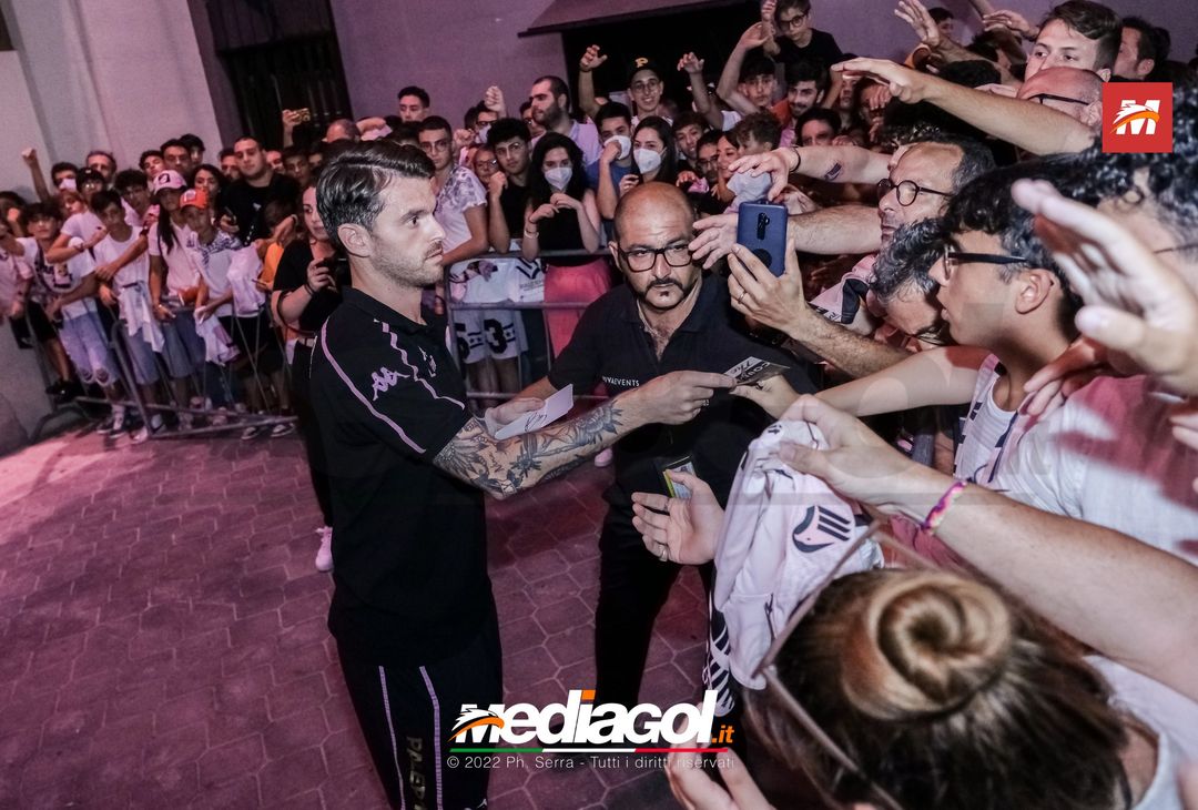 FOTO RITIRO PALERMO, Brunori e l’incontro con i tifosi al Barbera (Gallery) - immagine 68