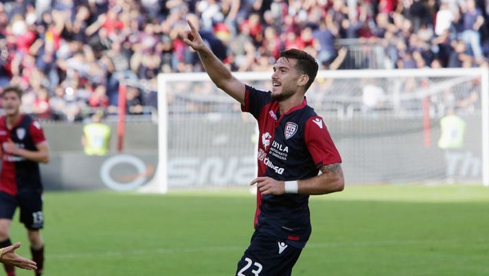CAGLIARI, ITALY - NOVEMBER 05: Luca Ceppitelli of Cagliari celebrates his goal 1-1 during the Serie A match between Cagliari Calcio and Hellas Verona FC at Stadio Sant'Elia on November 5, 2017 in Cagliari, Italy. (Photo by Enrico Locci/Getty Images) Ceppitelli non ci sta: “Quel gol in Cagliari-Inter era mio, niente autorete di Perisic” - immagine 1