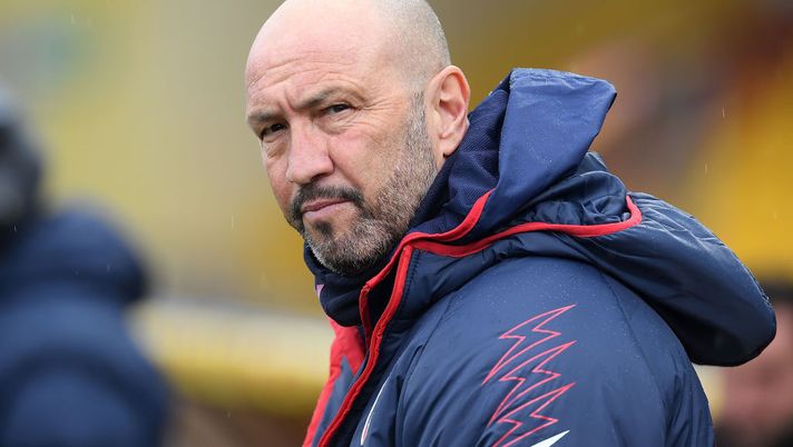 BENEVENTO, ITALY - FEBRUARY 18: Coach of FC Crotone Walter Zenga during the serie A match between Benevento Calcio and FC Crotone at Stadio Ciro Vigorito on February 18, 2018 in Benevento, Italy. (Photo by Francesco Pecoraro/Getty Images) Zenga: “Mihajlovic grande uomo. Ogni dimostrazione di affetto gli servirà”- immagine 1