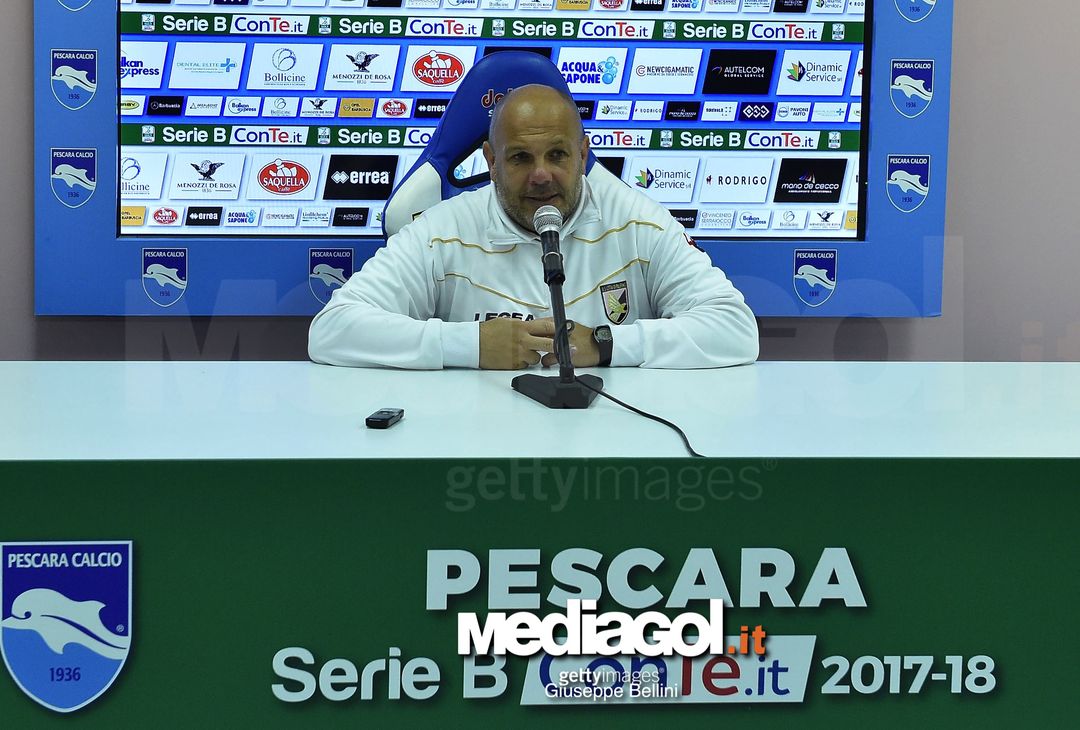  PESCARA, ITALY - NOVEMBER 03:  Bruno Tedino head coach of US Città di Palermo FC during press conference after the Serie B match between Pescara Calcio and US Citta di Palermo FC at Stadio Adriatico Giovanni Cornacchia on November 3, 2017 in Pescara, Italy.  (Photo by Giuseppe Bellini/Getty Images) 