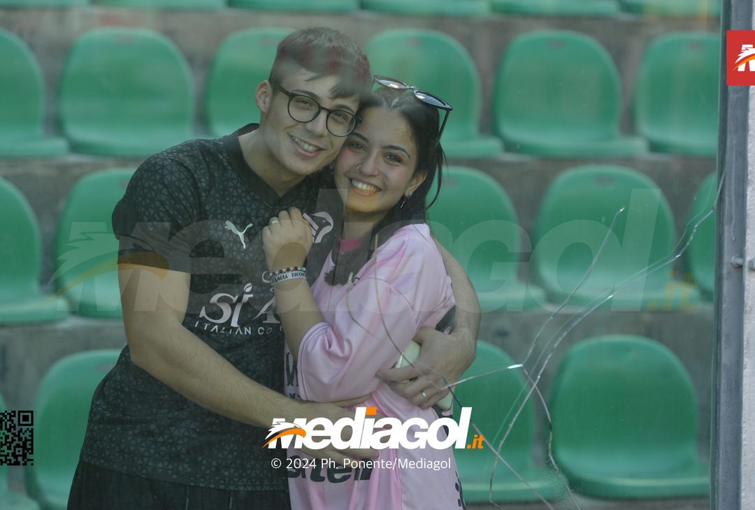 FOTOTIFO Palermo-Como 3-0, gli scatti ai tifosi al “Renzo Barbera” (GALLERY) - immagine 112