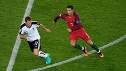 FOTO / Cristiano Ronaldo scende dal pullman del Portogallo e… ha i collant