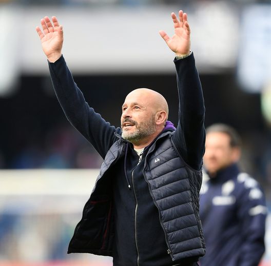 NAPLES, ITALY - APRIL 10: Vincenzo Italiano, Head Coach of Fiorentina celebrates their sides victory after the Serie A match between SSC Napoli and ACF Fiorentina at Stadio Diego Armando Maradona on April 10, 2022 in Naples, Italy. (Photo by Francesco Pecoraro/Getty Images) NAPLES, ITALY - APRIL 10: Vincenzo Italiano, Head Coach of Fiorentina celebrates their sides victory after the Serie A match between SSC Napoli and ACF Fiorentina at Stadio Diego Armando Maradona on April 10, 2022 in Naples, Italy. (Photo by Francesco Pecoraro/Getty Images)