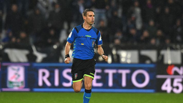 LA SPEZIA, ITALY - FEBRUARY 01: Referee Francesco Fourneau looks on during the Serie B match between AC Spezia and Pordenone Calcio at Stadio Alberto Picco on February 1, 2020 in La Spezia, Italy. (Photo by Alessandro Sabattini/Getty Images) LA SPEZIA, ITALY - FEBRUARY 01: Referee Francesco Fourneau looks on during the Serie B match between AC Spezia and Pordenone Calcio at Stadio Alberto Picco on February 1, 2020 in La Spezia, Italy. (Photo by Alessandro Sabattini/Getty Images)
