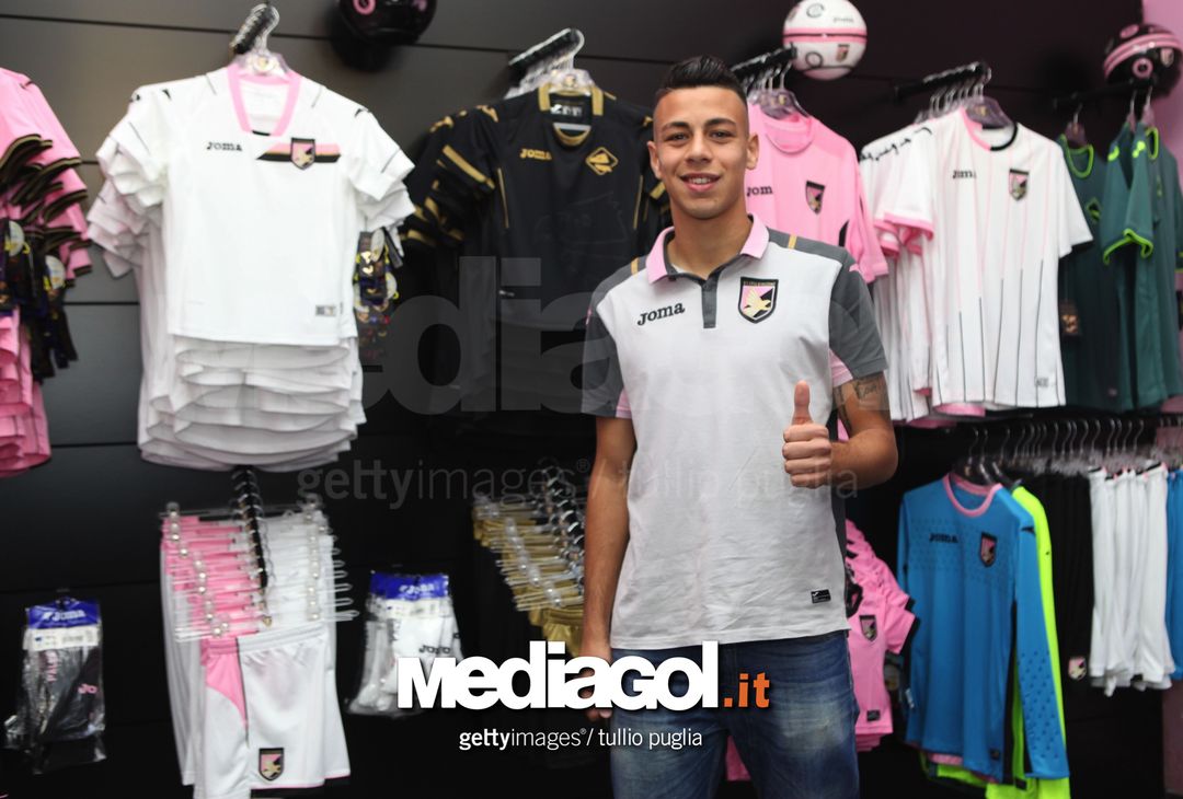  Simone Lo Faso visits US Citta di Palermo Store on November 10, 2016 in Palermo, Italy. 