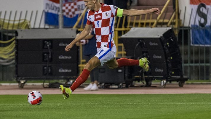 SPLIT, CROATIA - SEPTEMBER 07: Ivan Perisic of Croatia shoots the ball during the 2022 FIFA World Cup Qualifier match between Croatia and Slovenia at Stadion Poljud on September 7, 2021 in Split, Croatia. (Photo by Jurij Kodrun/Getty Images)  Tottenham, Perisic: “L’Inter e l’Italia mi mancano un po’. La sfida con il Milan…” - immagine 1