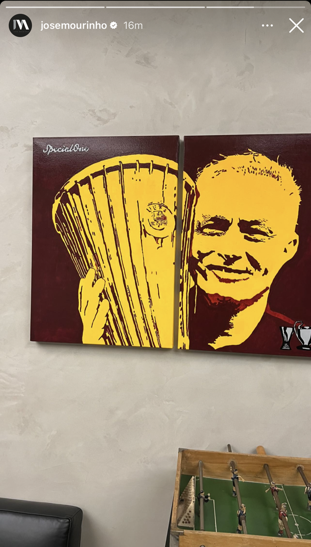 Mourinho è pronto: selfie sorridente nel suo ufficio e poi il quadro della Conference- immagine 2