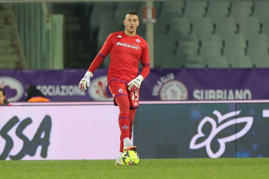 FLORENCE, ITALY - JANUARY 12: Pierluigi Gollini goalkeeper of ACF Fiorentina in action during the Coppa Italia match between ACF Fiorentina and UC Sampdoria at Stadio Artemio Franchi on January 12, 2023 in Florence, Italy. (Photo by Gabriele Maltinti/Getty Images) Berti: “Italiano non credeva in Gollini. Sirigu? Difficilmente sarà titolare”- immagine 2