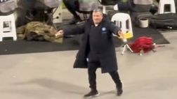 Tommy Starace versione… capo ultrà! Lo storico magazziniere canta con i tifosi