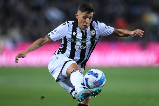 UDINE, ITALY - MARCH 13: Nahuel Molina of Udinese Calcio in action during the Serie A match between Udinese Calcio and AS Roma at Dacia Arena on March 13, 2022 in Udine, Italy. (Photo by Alessandro Sabattini/Getty Images) C’è vita oltre Odriozola? Tra occasioni di mercato e investimenti importanti- immagine 2