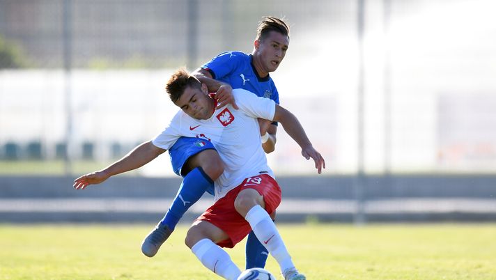 VERONA, ITALY - SEPTEMBER 05: Salvatore Esposito of Italy U20 competes for the ball wit competes for the ball with Likasz Poreba of Poland U20 during the U20 8 Nations Tournament match between Italy and Poland on September 5, 2019 in Caldiero near Verona, Italy. (Photo by Alessandro Sabattini/Getty Images) Spal, Esposito: “Stagione difficile, De Rossi un grande. Sul Napoli e Spalletti…” - immagine 1