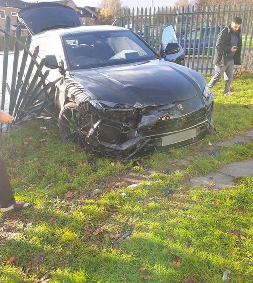 Aston Villa, Hause fa schiantare la sua Lamborghini da 200.000 euro su un asilo nido- immagine 2