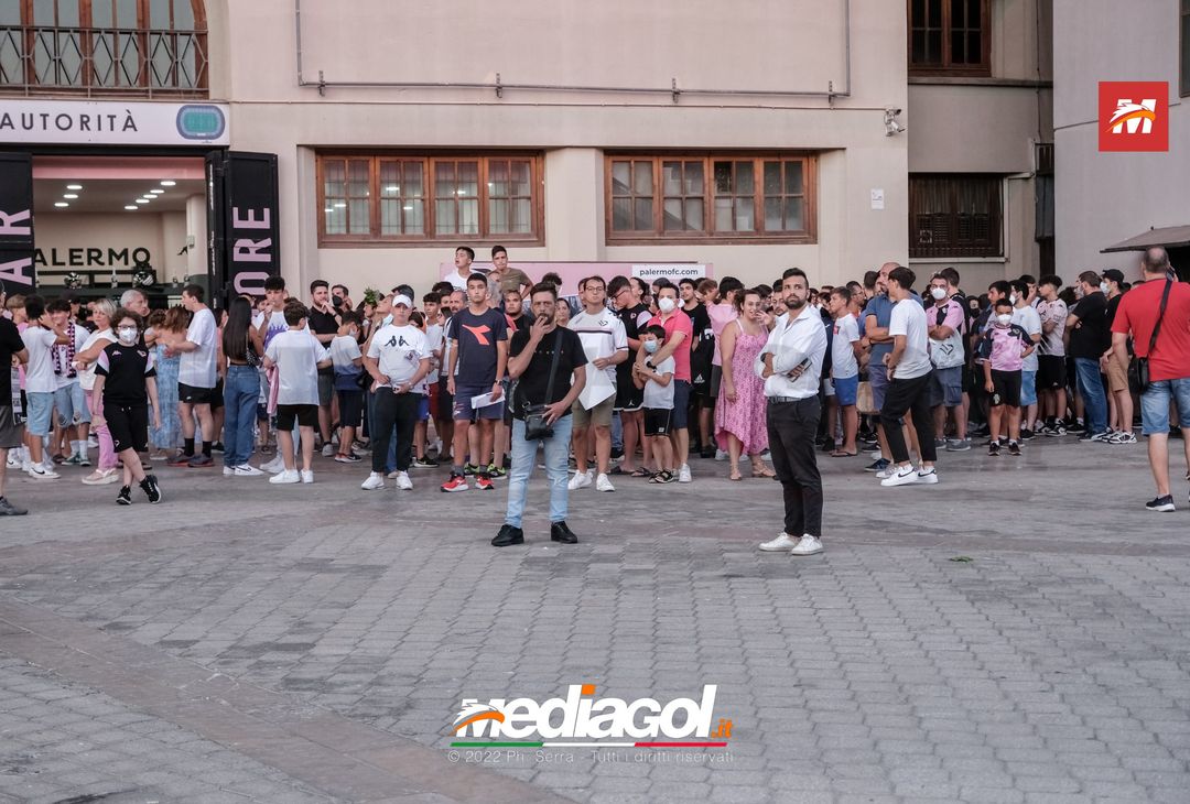FOTO RITIRO PALERMO, Brunori e l’incontro con i tifosi al Barbera (Gallery) - immagine 3