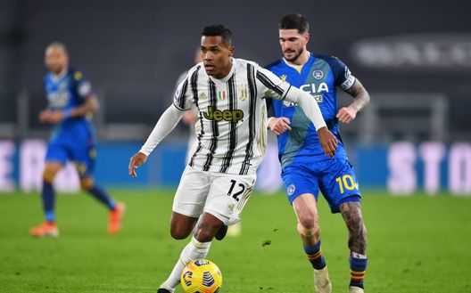 TURIN, ITALY - JANUARY 03: Alex Sandro of Juventus F.C. runs with the ball under pressure from Rodrigo De Paul of Udinese Calcio during the Serie A match between Juventus and Udinese Calcio at Allianz Stadium on January 03, 2021 in Turin, Italy. Sporting stadiums around Italy remain under strict restrictions due to the Coronavirus Pandemic as Government social distancing laws prohibit fans inside venues resulting in games being played behind closed doors. (Photo by Valerio Pennicino/Getty Images) TURIN, ITALY - JANUARY 03: Alex Sandro of Juventus F.C. runs with the ball under pressure from Rodrigo De Paul of Udinese Calcio during the Serie A match between Juventus and Udinese Calcio at Allianz Stadium on January 03, 2021 in Turin, Italy. Sporting stadiums around Italy remain under strict restrictions due to the Coronavirus Pandemic as Government social distancing laws prohibit fans inside venues resulting in games being played behind closed doors. (Photo by Valerio Pennicino/Getty Images)