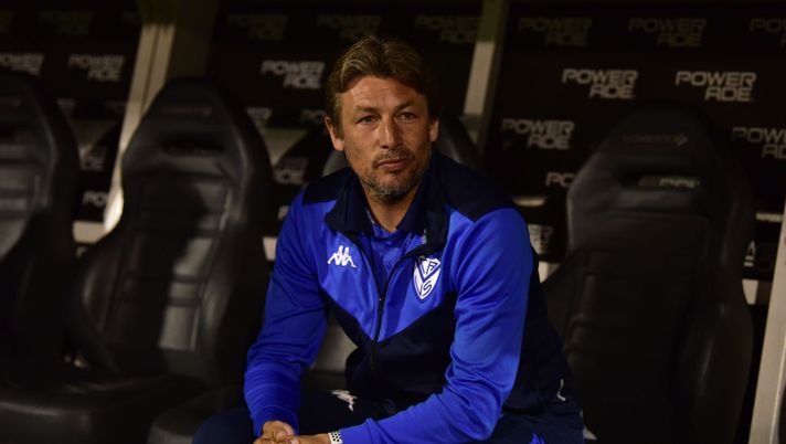 BUENOS AIRES, ARGENTINA - NOVEMBER 10:  Gabriel Heinze head coach of Velez during a match between Velez and Boca Juniors as part of Superliga Argentina 2019/20 at Jose Amalfitani Stadium on November 10, 2019 in Buenos Aires, Argentina. (Photo by Amilcar Orfali/Getty Images) 