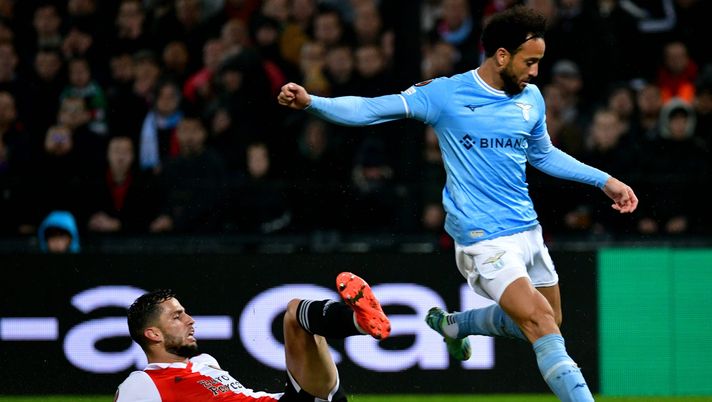 ROTTERDAM, NETHERLANDS - NOVEMBER 03: Felipe Anderson of SS Lazio compete for the ball with Lutsheral Geertruida of Feyenoord during the UEFA Europa League group F match between Feyenoord and SS Lazio at Feyenoord Stadium on November 03, 2022 in Rotterdam, Netherlands. (Photo by Marco Rosi - SS Lazio/Getty Images) Feyenoord-Lazio, Felipe Anderson a LSC: “Ci dispiace per com’è andata” - immagine 1