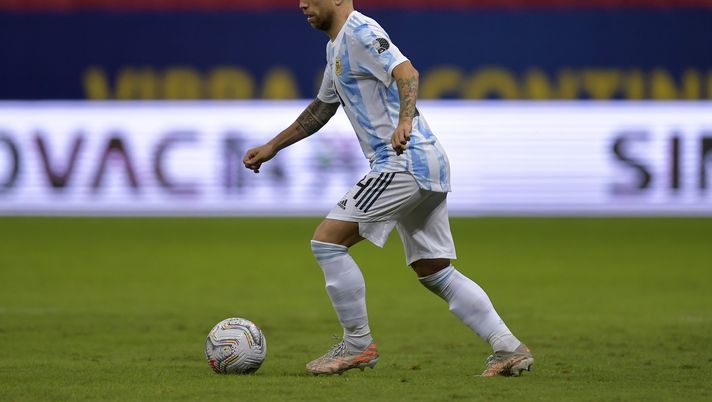 BRASILIA, BRAZIL - JUNE 21: Alejandro Gomez of Argentina controls the ball during a group A match between Argentina and Paraguay as part of Conmebol Copa America Brazil 2021 at Mane Garrincha Stadium on June 21, 2021 in Brasilia, Brazil. (Photo by Pedro Vilela/Getty Images) BRASILIA, BRAZIL - JUNE 21: Alejandro Gomez of Argentina controls the ball during a group A match between Argentina and Paraguay as part of Conmebol Copa America Brazil 2021 at Mane Garrincha Stadium on June 21, 2021 in Brasilia, Brazil. (Photo by Pedro Vilela/Getty Images)