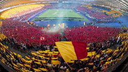 Roma-Atalanta, la coreografia dell’Olimpico: lo stadio si colora di giallo e rosso